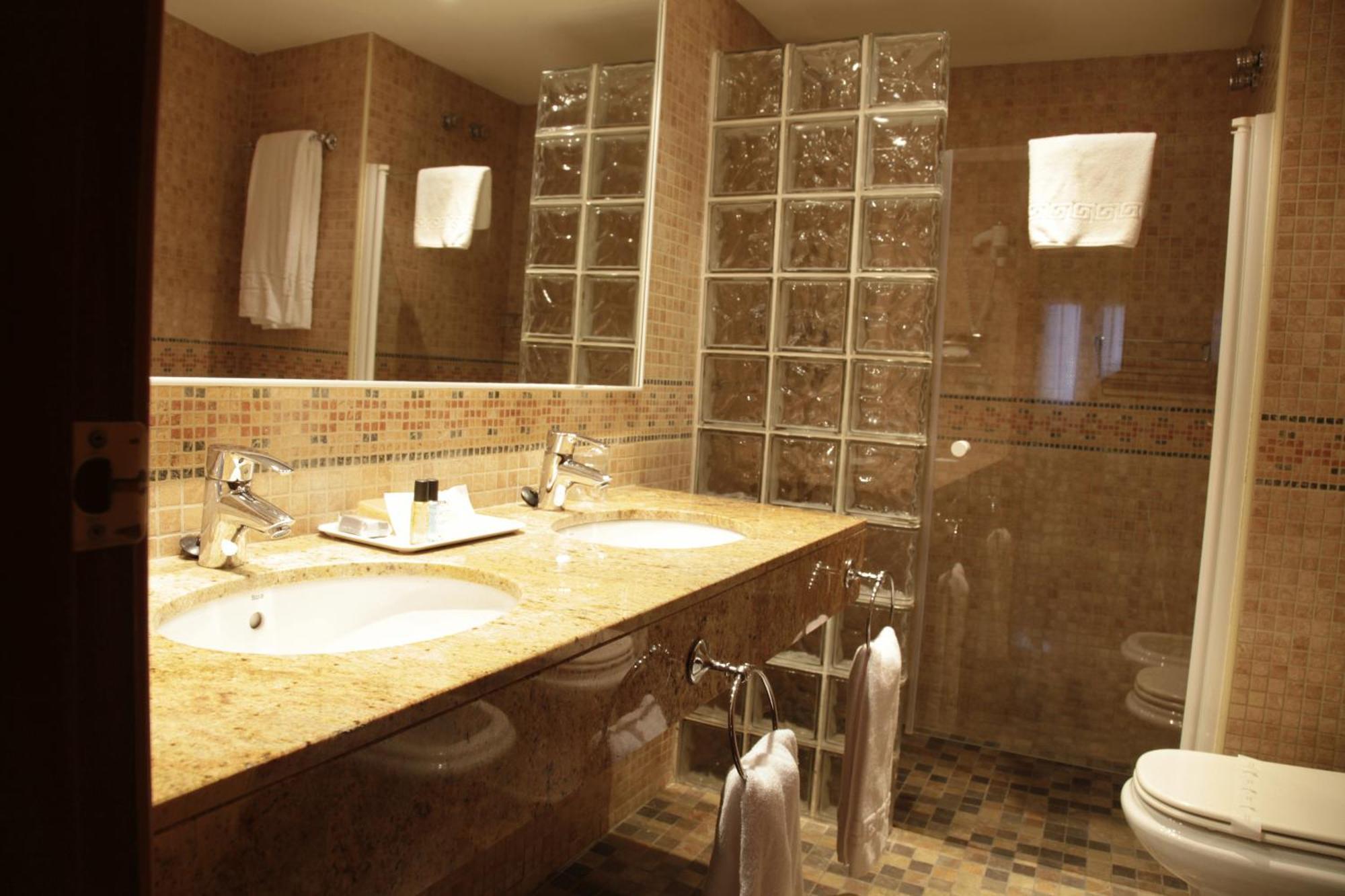 Hotel Iris Granollers Ngoại thất bức ảnh